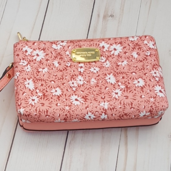 Michael Kors Handbags - Michael Kors Wristlet Double Gusset Peach NWT